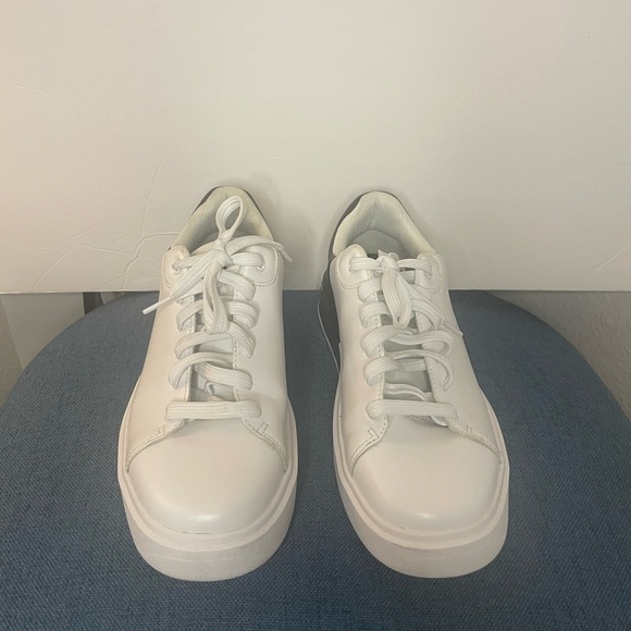 CALVIN KLEIN Blakee Colorblock Sneakers in Women size 10 - Picture 4 of 13